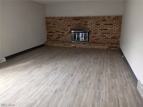 Living - 3106 Parkview St NW, Canton, OH 44708 photo 2 of 6