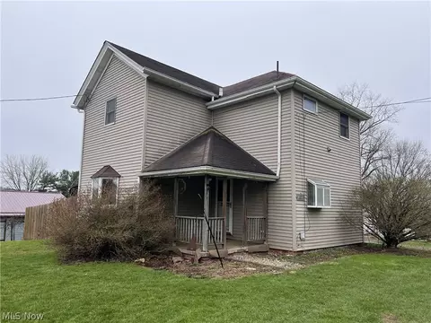 46215 Wyoming Ave, Liverpool, OH 43920