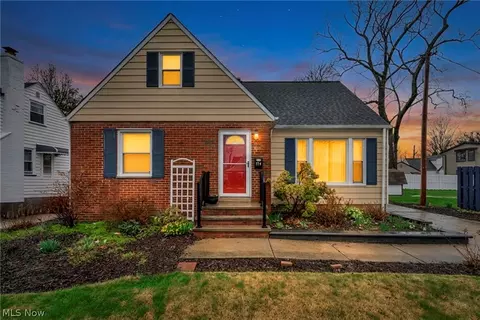 174 E 286th St, Willowick, OH 44095