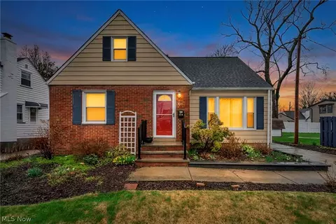 174 E 286th St, Willowick, OH 44095