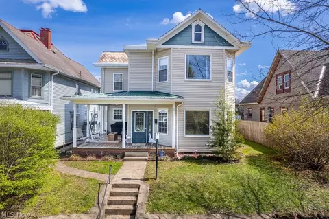 403 Columbia Ave, Williamstown, WV 26187
