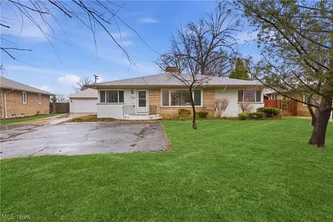 11526 Lake Ave, Cleveland, OH 44102