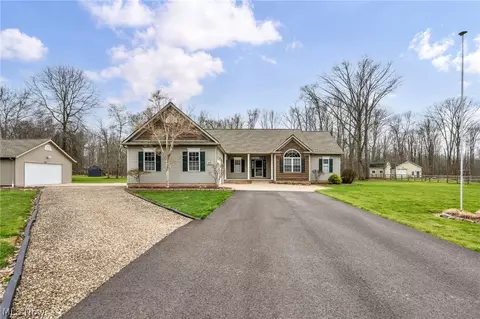 1175 Aurora Hill Dr, Aurora, OH 44202