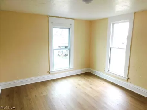 Bedroom - 276 Orange St, Conneaut, OH 44030 photo 5 of 6