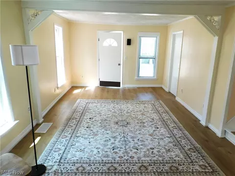 Living - 276 Orange St, Conneaut, OH 44030 photo 2 of 3