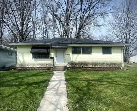 3106 NW Boulevard Blvd NW, Warren, OH 44485