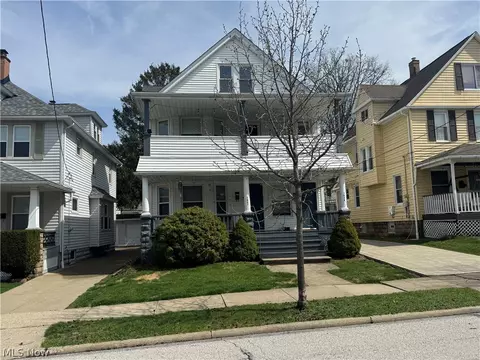 1447 Rosewood Ave, Lakewood, OH 44107