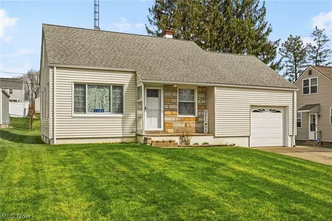 1321 Spangler Rd NE, Canton, OH 44714