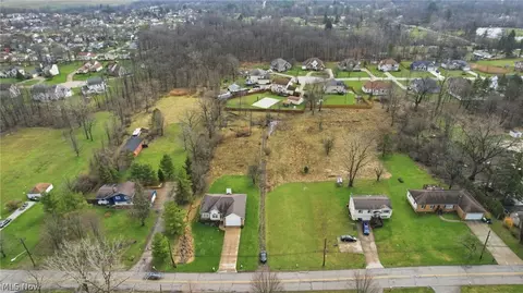 7303 Lamson Rd, Oakwood Village, OH 44146