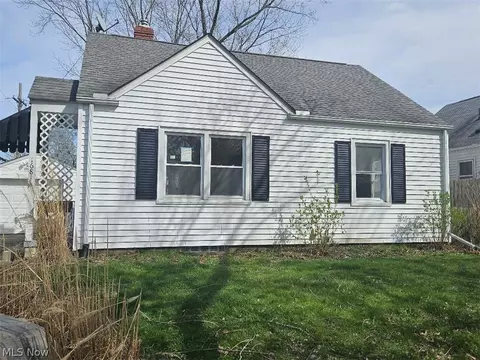 1681 Girard St, Akron, OH 44301