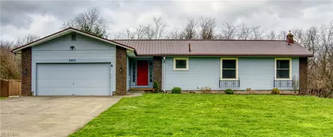5200 Donner Dr, New Franklin, OH 44216