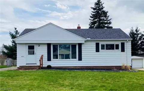 11121 Gabriella Dr, Parma, OH 44130