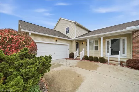 6686 Hogan Way NW, Canton, OH 44718