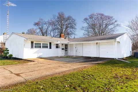 1718 Fernwood Blvd, Alliance, OH 44601