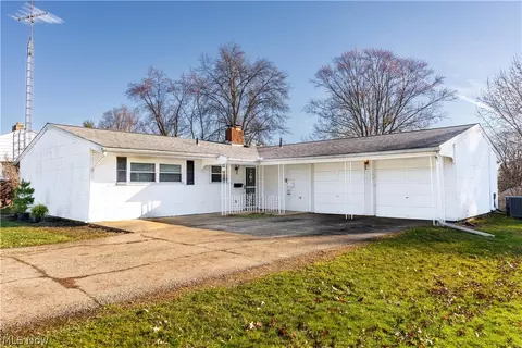 1718 Fernwood Blvd, Alliance, OH 44601