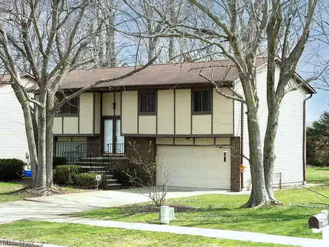 2977 Gale Rd, Willoughby, OH 44094