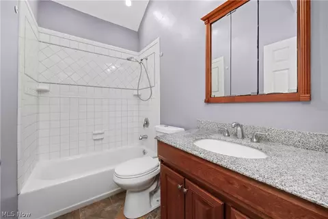 Bath - 547 Willow Park Rd, Elyria, OH 44035 photo 1 of 1