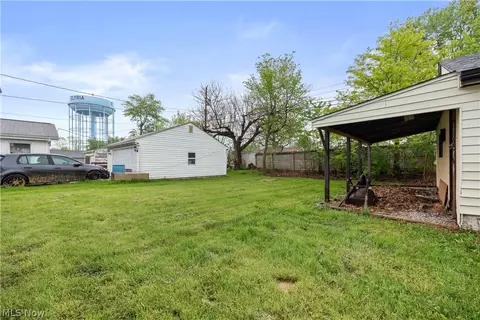 Exterior - 547 Willow Park Rd, Elyria, OH 44035 photo 4 of 7