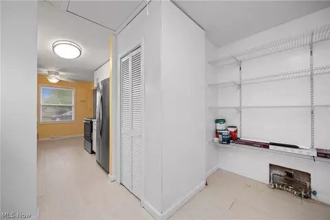 Entry Way - 547 Willow Park Rd, Elyria, OH 44035 photo 2 of 4