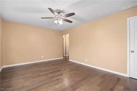 Living - 547 Willow Park Rd, Elyria, OH 44035 photo 1 of 7