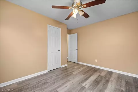 Bedroom - 547 Willow Park Rd, Elyria, OH 44035 photo 3 of 4