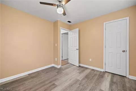Bedroom - 547 Willow Park Rd, Elyria, OH 44035 photo 1 of 4