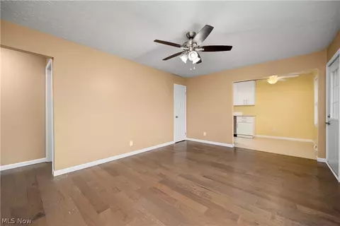 Living - 547 Willow Park Rd, Elyria, OH 44035 photo 3 of 7
