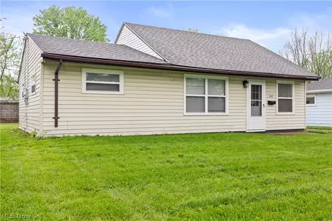547 Willow Park Rd, Elyria, OH 44035