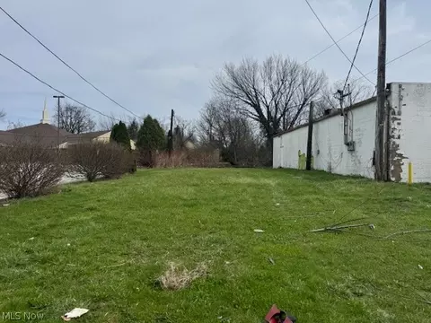 93 Rd St, Cleveland, OH 44105