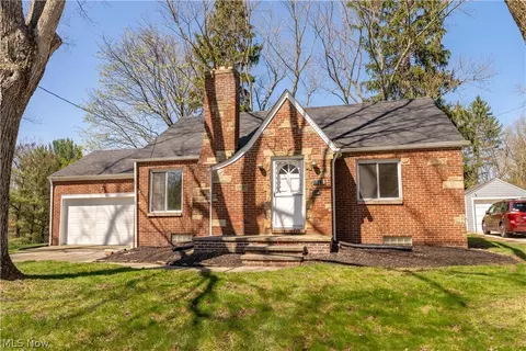 1521 Edgemoor Ave, Akron, OH 44313