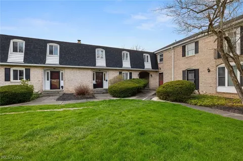 824 S Chillicothe Rd #5, Aurora, OH 44202