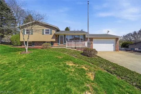 5625 Strausser St NW, North Canton, OH 44720