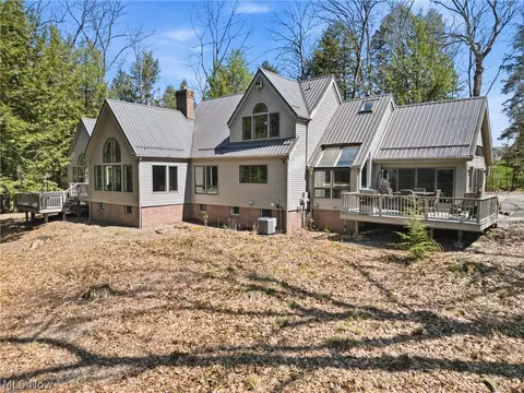 Exterior - 5700 Clingan Rd, Struthers, OH 44471 photo 2 of 9