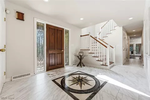 Entry Way - 5700 Clingan Rd, Struthers, OH 44471 photo 2 of 6