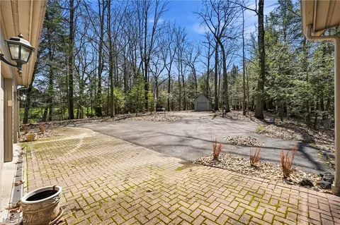 Exterior - 5700 Clingan Rd, Struthers, OH 44471 photo 3 of 9