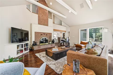 Living - 5700 Clingan Rd, Struthers, OH 44471 photo 4 of 4