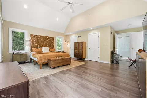 Bedroom - 5700 Clingan Rd, Struthers, OH 44471 photo 2 of 4