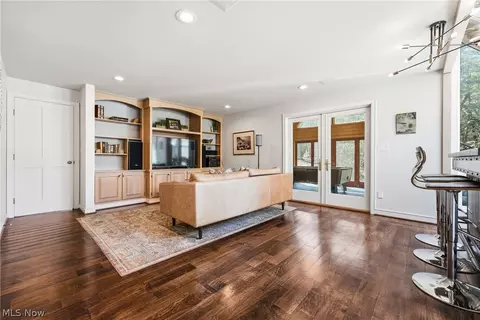 Living - 5700 Clingan Rd, Struthers, OH 44471 photo 1 of 4