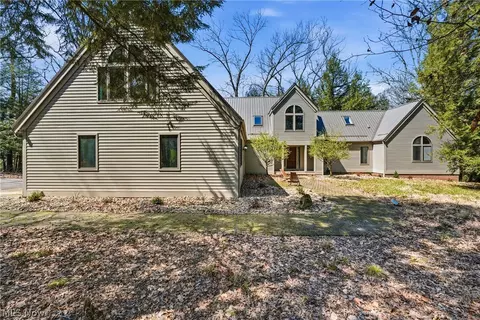 5700 Clingan Rd, Struthers, OH 44471