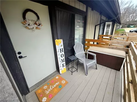 1579 Treetop Trl #27, Akron, OH 44313