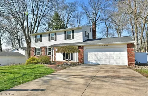 8559 Bayberry Dr NE, Warren, OH 44484