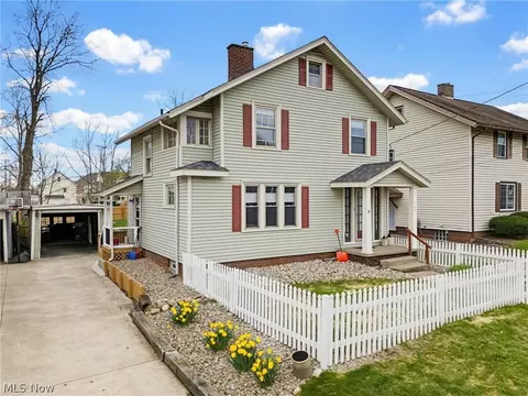 208 Bachtel St SE, North Canton, OH 44720
