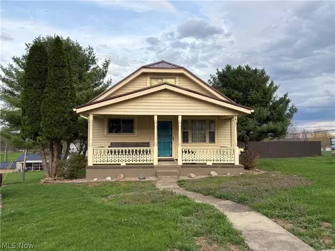222 High St, Senecaville, OH 43780