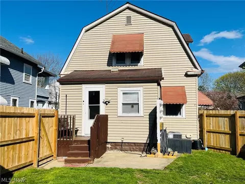 Exterior - 670 Thayer St, Akron, OH 44310 photo 6 of 8