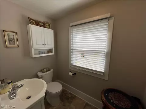 Bath - 670 Thayer St, Akron, OH 44310 photo 1 of 2