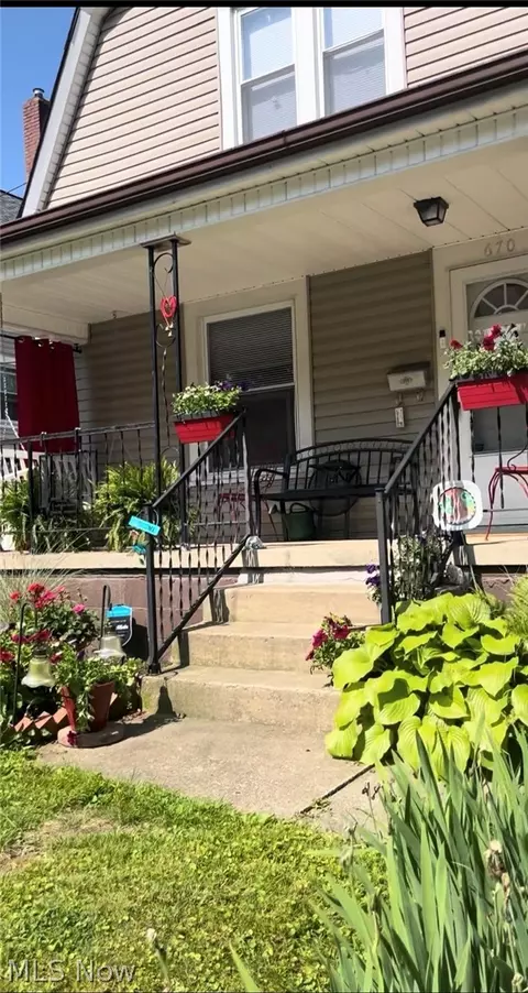 Exterior - 670 Thayer St, Akron, OH 44310 photo 7 of 8