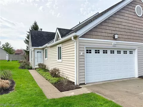 1216 Canyon View Rd, Sagamore Hills, OH 44067