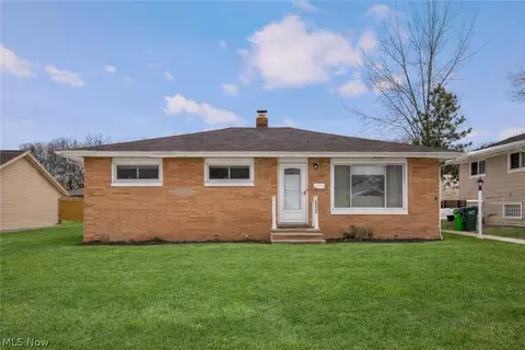 24634 Staghorn Dr, Bedford Heights, OH 44146