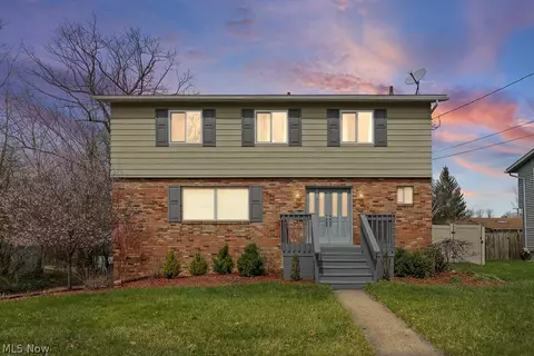 1181 Winhurst Dr, Akron, OH 44313