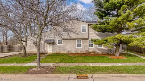 1653 Southbend Dr, Rocky River, OH 44116